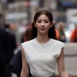 미연, AMI 숄더백으로 포인트 준 공항패션… 파리 패션쇼서 고급미 발산