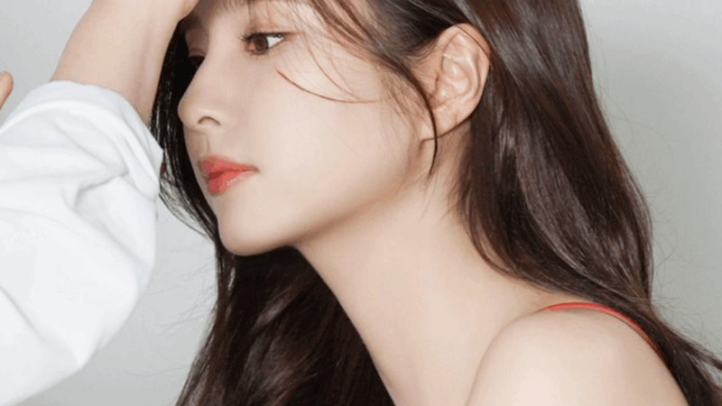 신세경 근황, 청초한 여름 미모로 눈길…‘메리츠 증권’ 캠페인 참여