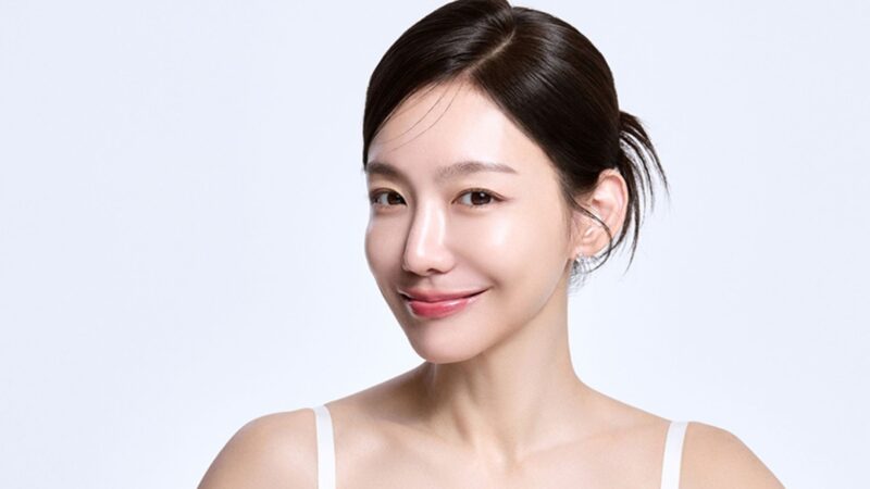 신소율 배우의 변함없는 미모 비결, 퀸즈리즈 전속 모델